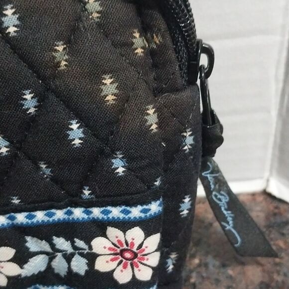 VERA BRADLEY Floral WRISTLET  and Free Quilted Women's Cosmetic Case.  EUC - Picture 3 of 11